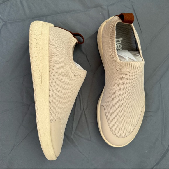 Brand new shoes - Picture 2 of 3